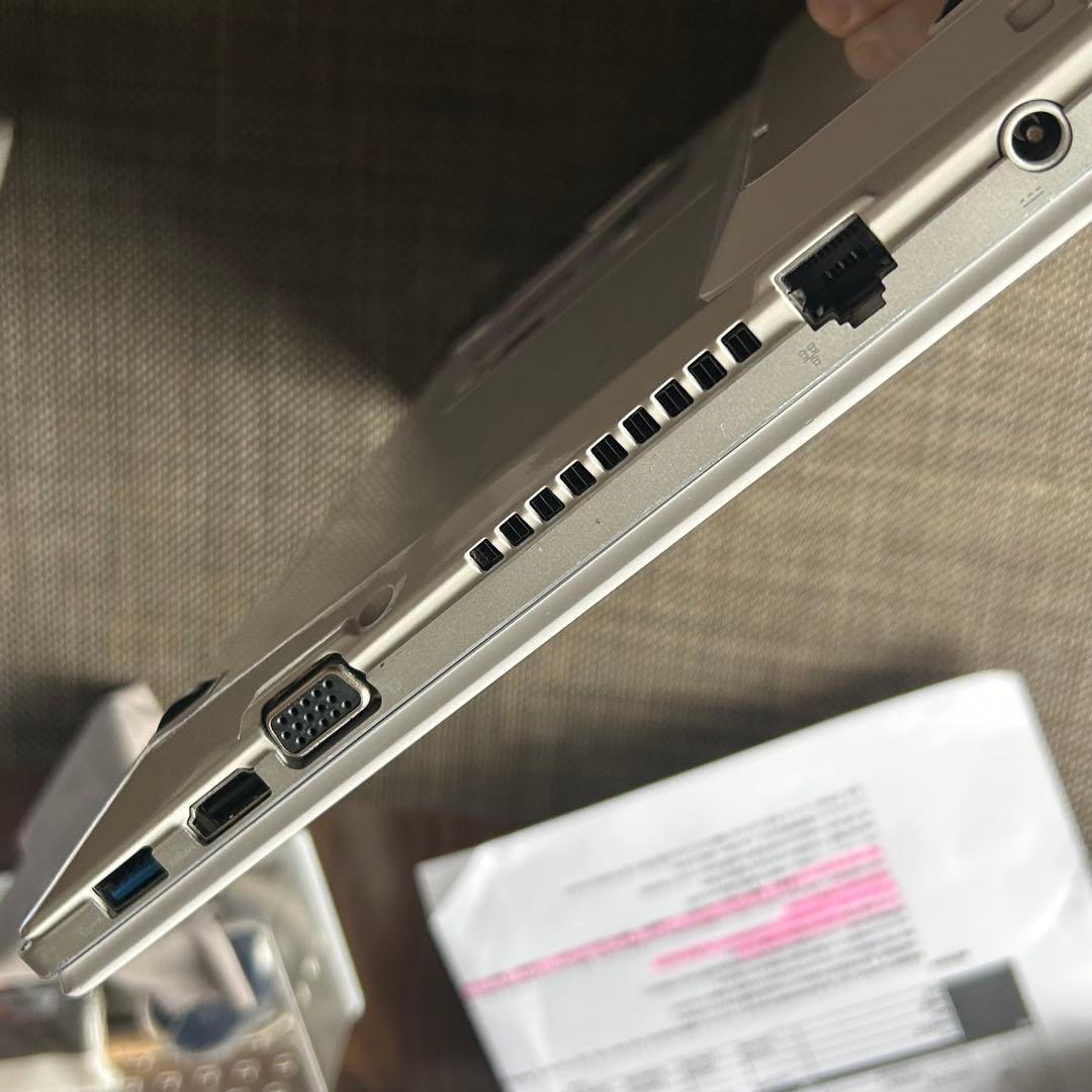 富士通ノートPC LIFEBOOK 白　初期化済　メモリ増設　SSD換装