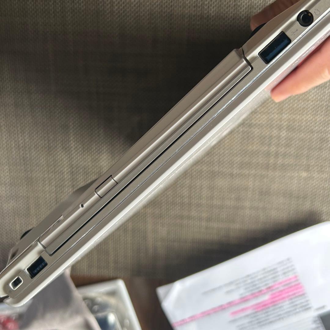 富士通ノートPC LIFEBOOK 白　初期化済　メモリ増設　SSD換装