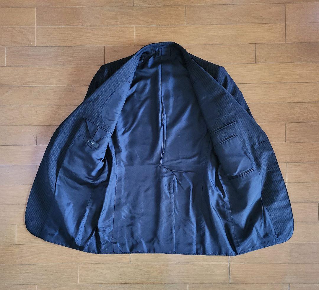 GUCCI　高級スーツ48R ダークネイビー　セットアップ　パンツの膝下に小穴