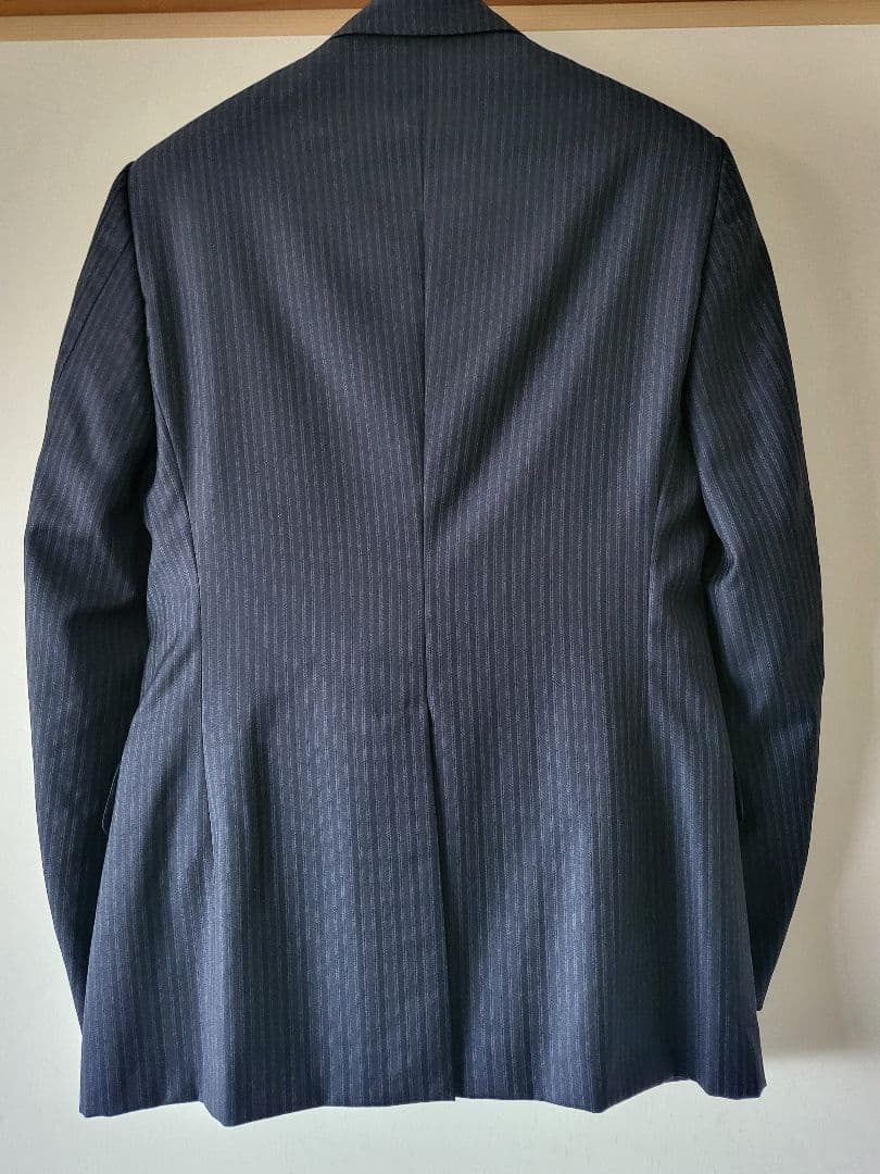 GUCCI　高級スーツ48R ダークネイビー　セットアップ　パンツの膝下に小穴