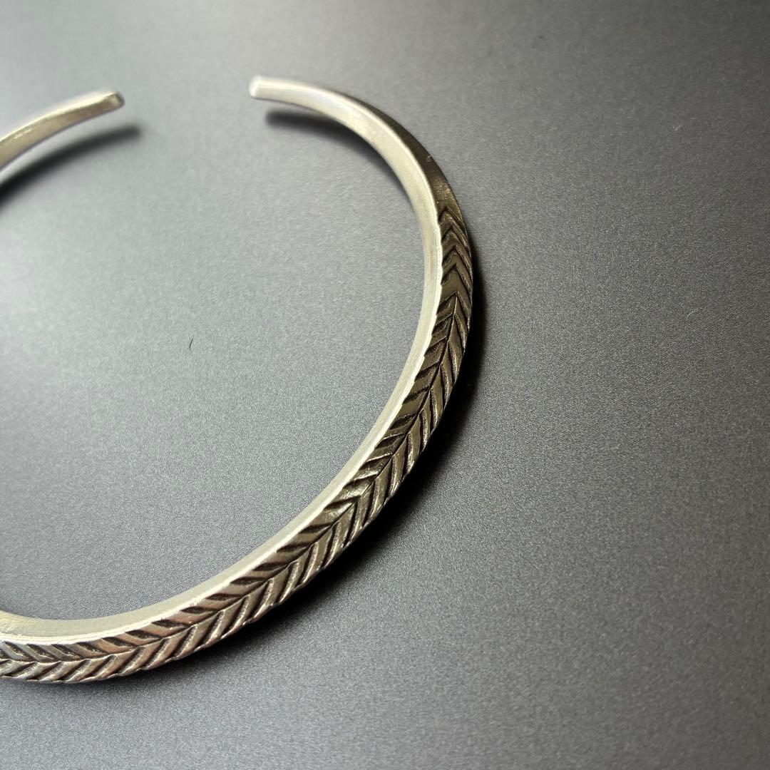 カレンシルバー バングル 彫刻模様 シルバー　ハンドメイド ユニセックス