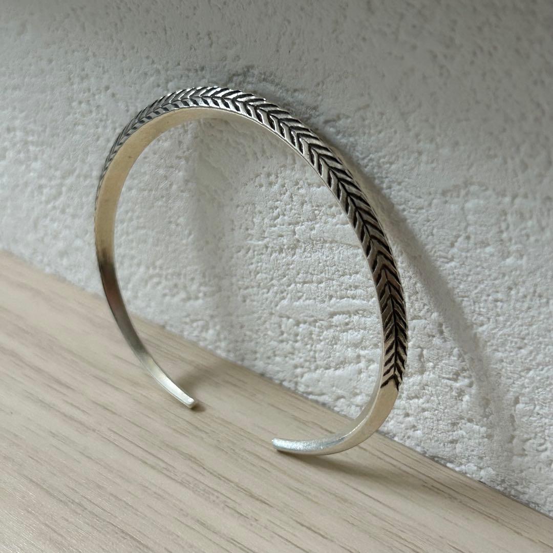 カレンシルバー バングル 彫刻模様 シルバー　ハンドメイド ユニセックス