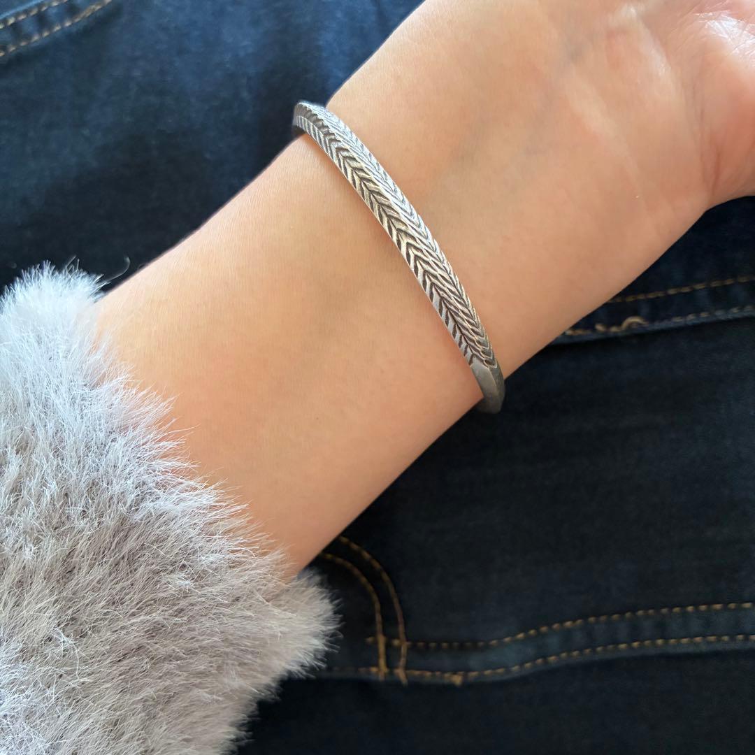 カレンシルバー バングル 彫刻模様 シルバー　ハンドメイド ユニセックス