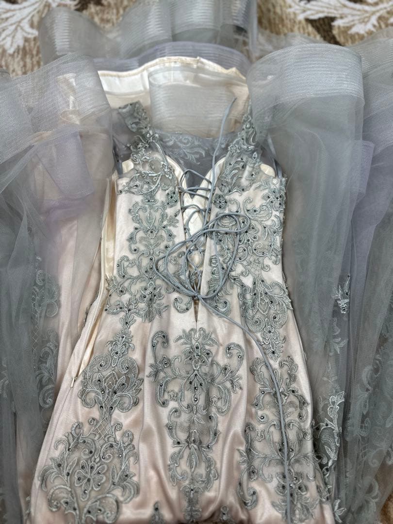 シルバー ベージュビーズ刺繍 フィット＆フレアドレス