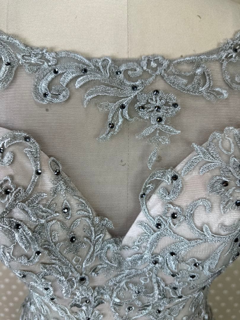 シルバー ベージュビーズ刺繍 フィット＆フレアドレス