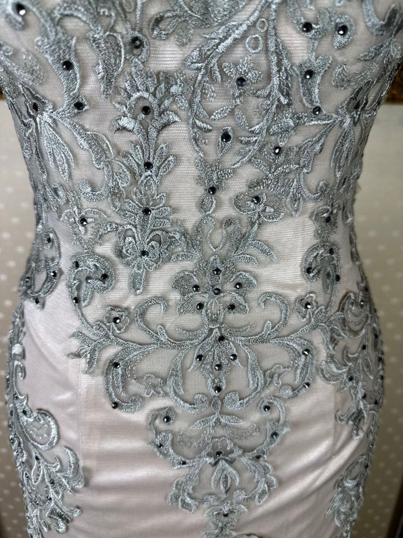 シルバー ベージュビーズ刺繍 フィット＆フレアドレス