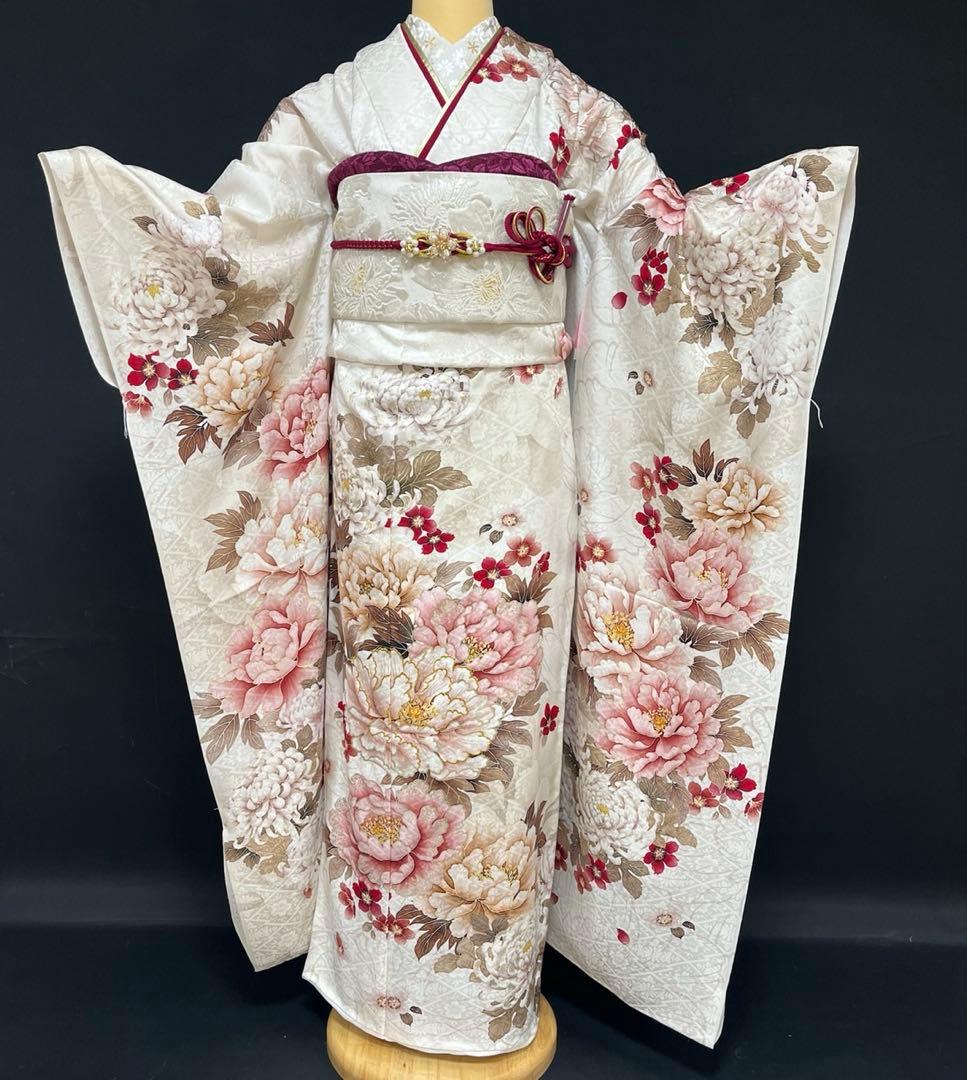 白地にピンクの可愛らしい牡丹の振袖フルセット