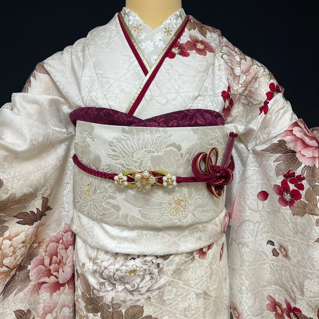 白地にピンクの可愛らしい牡丹の振袖フルセット