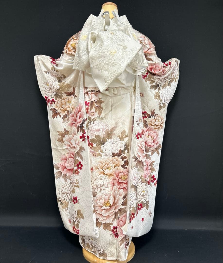 白地にピンクの可愛らしい牡丹の振袖フルセット