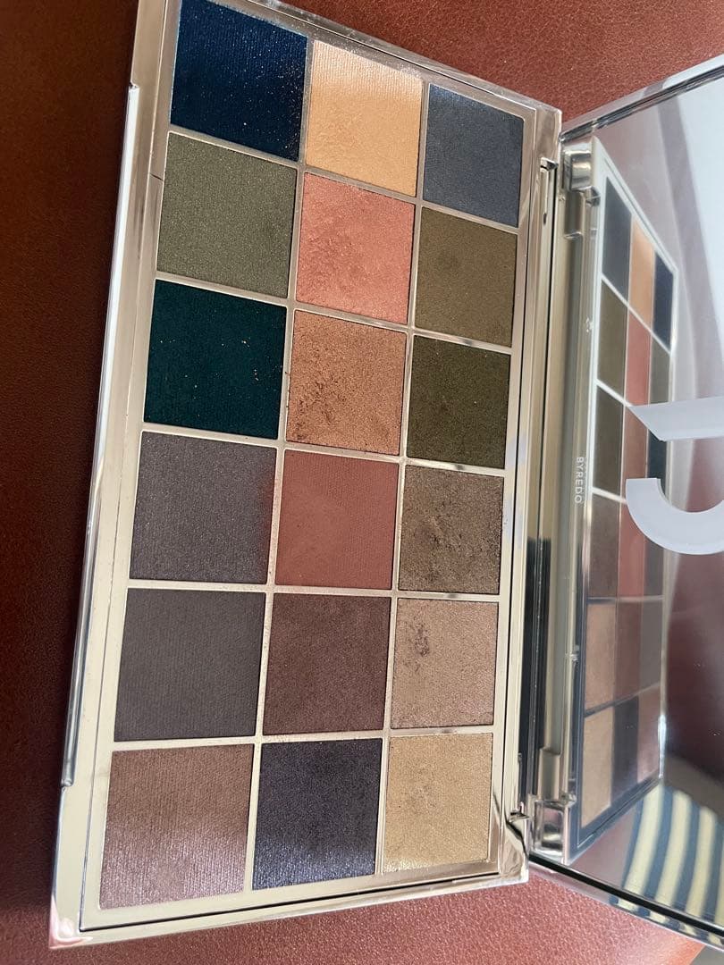 アイシャドウ BYREDO