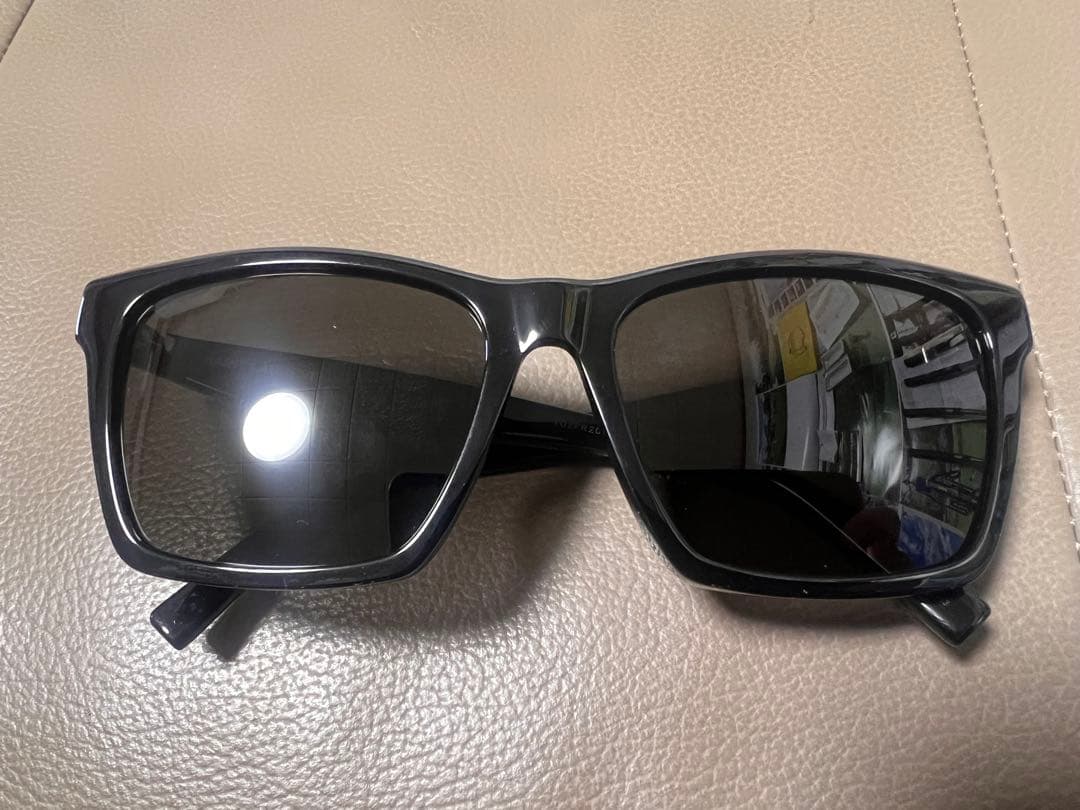 H*7様 Saint Laurent ブラック サングラス