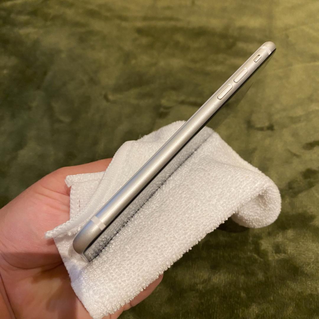 カ*ト様 【128GB】iPhone SE 第2世代 ホワイト SIMフリー【ジ