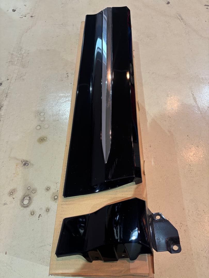 トヨタ 40アルファードモデリスタサイドスカート