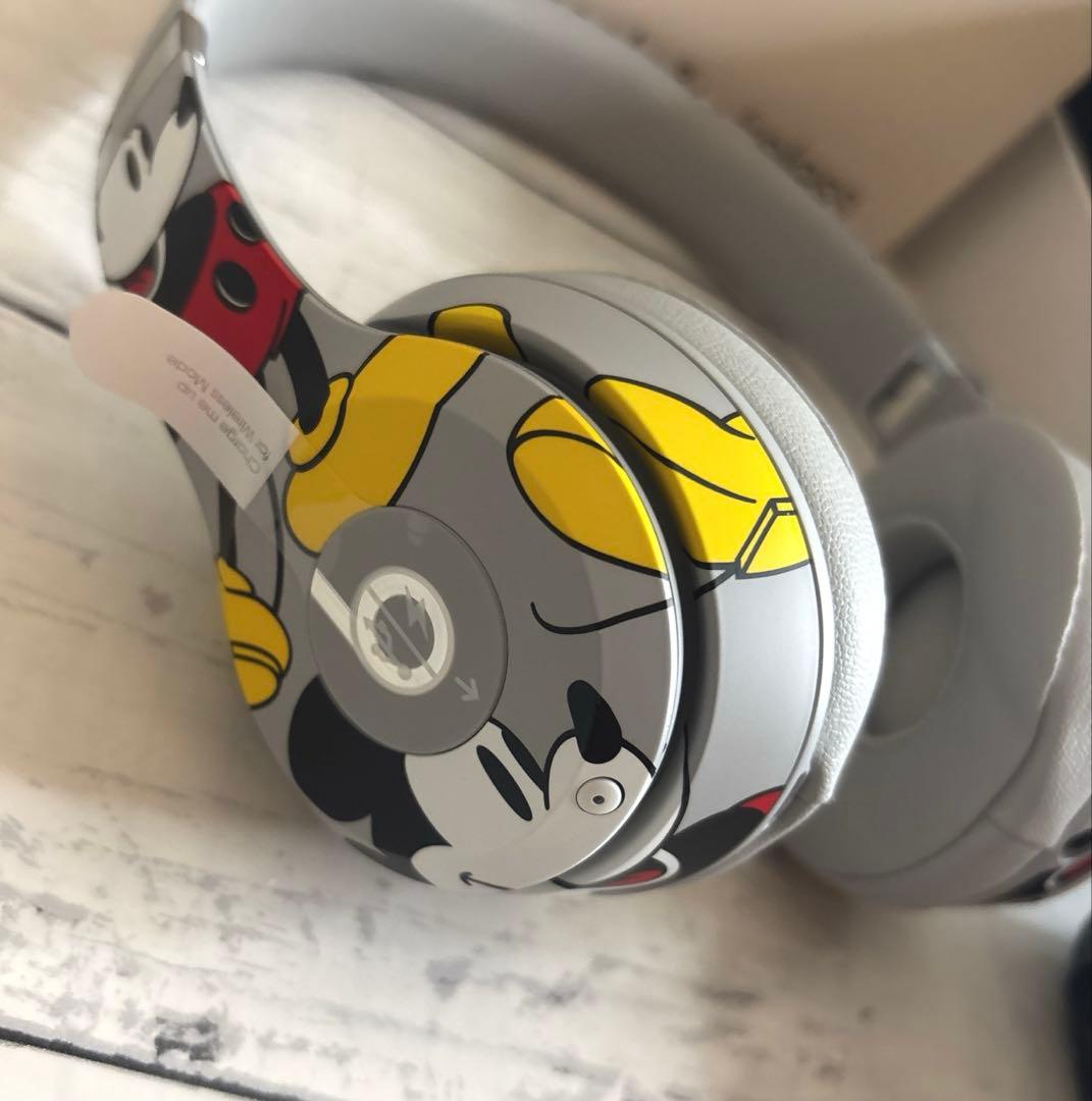 未使用級美品 Beats Solo3 Wirelessミッキーマウス ヘッドホン
