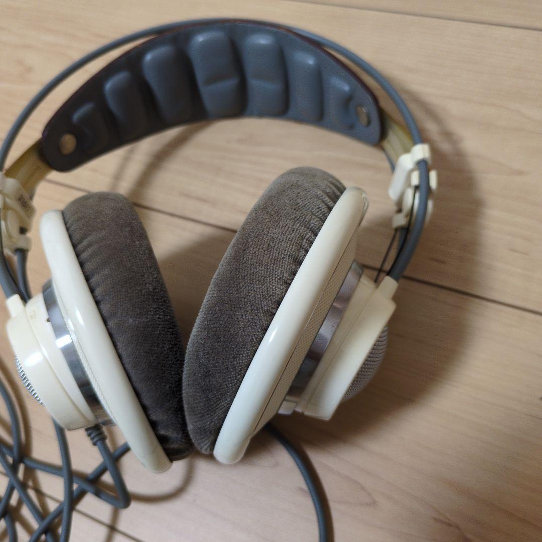 AKG ヘッドホン