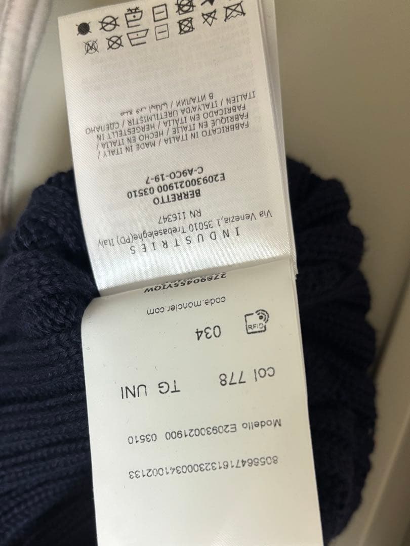 最終値下げ　MONCLER ネイビー ニット帽 ポンポン　新品未使用