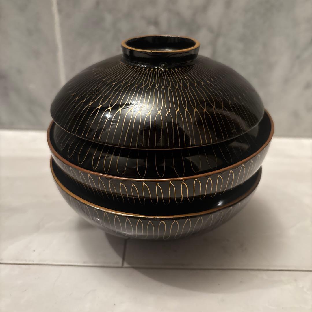 vegymm様金彩の幾何学模様が芸術的で現代アートのような佇まいの木製輪島漆塗り