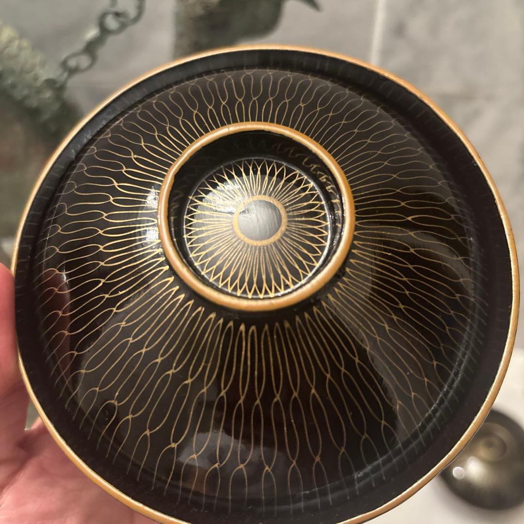 vegymm様金彩の幾何学模様が芸術的で現代アートのような佇まいの木製輪島漆塗り