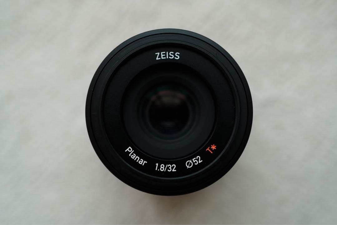ZEISS Touit 32mm f/1.8 レンズ