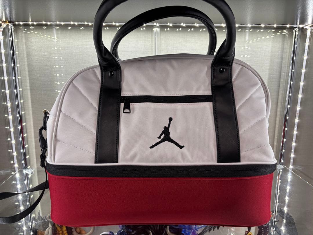 ナイキ　NIKE ジョーダン　ボストンバック　限定　シカゴカラー