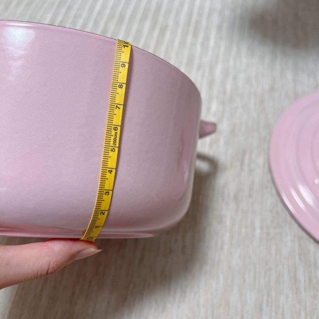 ル・クルーゼ　LE CREUSET 鍋　20cm ピンク色　ホーロー鍋