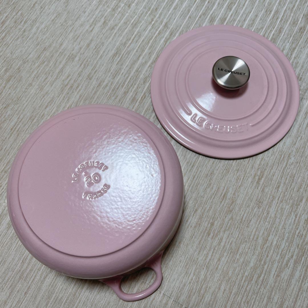 ル・クルーゼ　LE CREUSET 鍋　20cm ピンク色　ホーロー鍋
