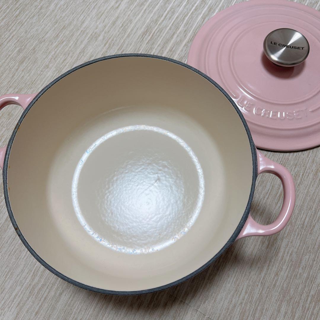 ル・クルーゼ　LE CREUSET 鍋　20cm ピンク色　ホーロー鍋
