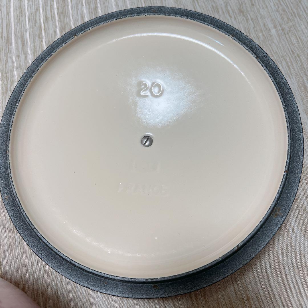 ル・クルーゼ　LE CREUSET 鍋　20cm ピンク色　ホーロー鍋