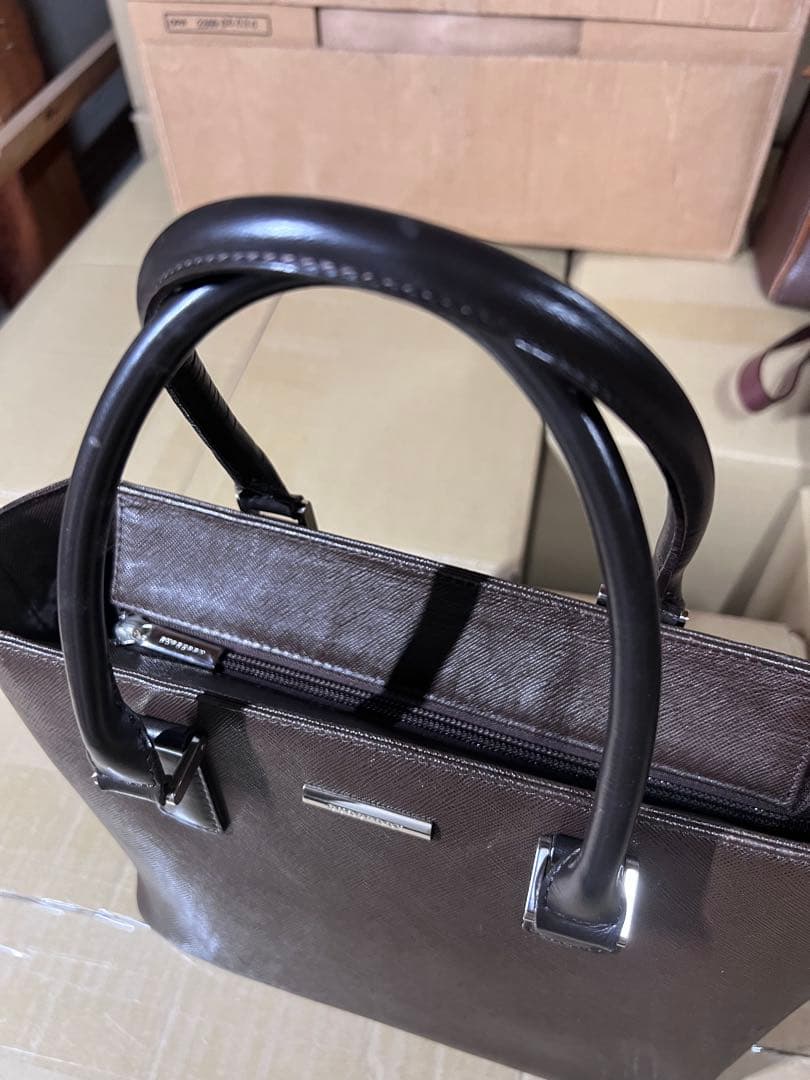 【美品】バーバリー トートバッグ ノバチェック サフィアーノレザー 自立