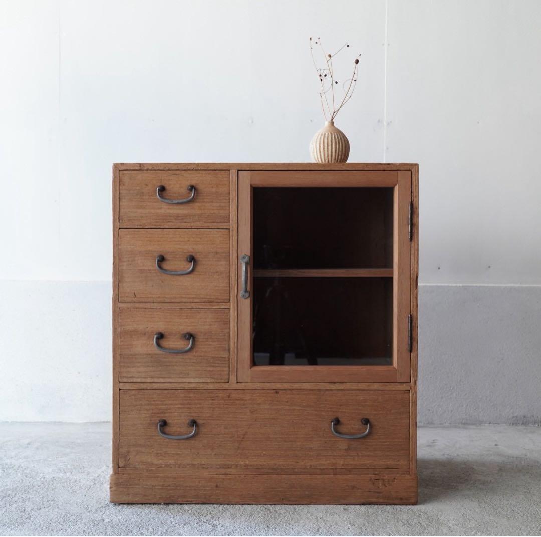 puku様　古いガラス戸棚