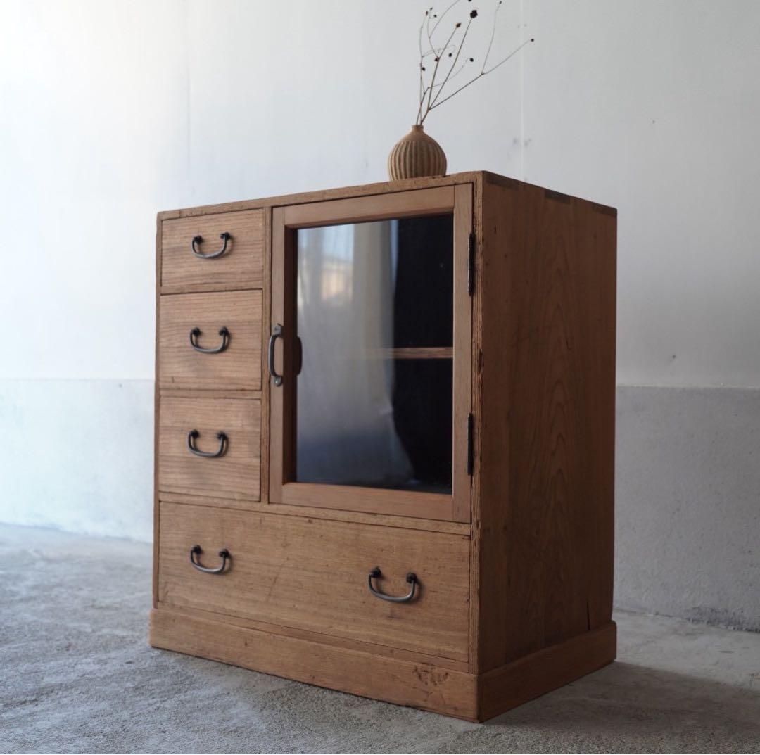 puku様　古いガラス戸棚