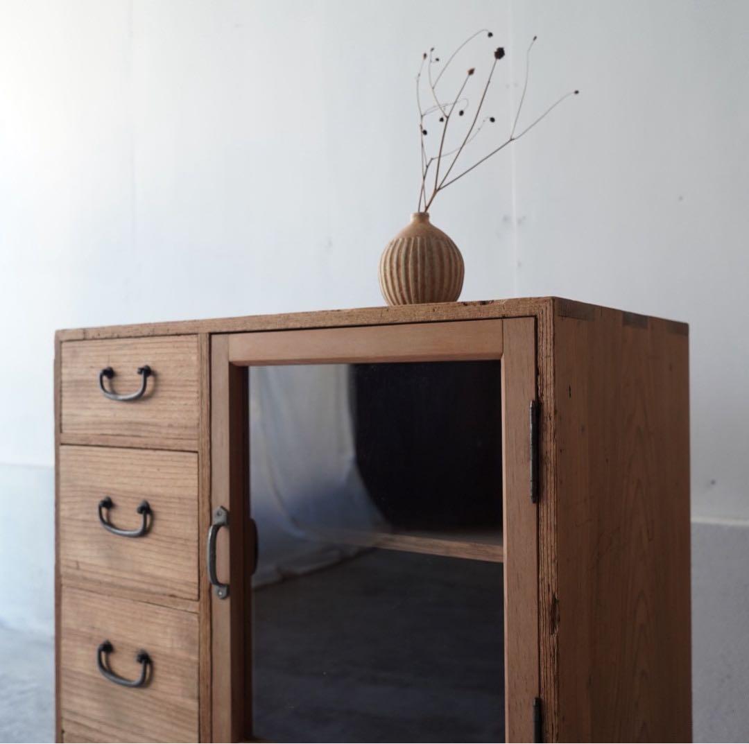 puku様　古いガラス戸棚