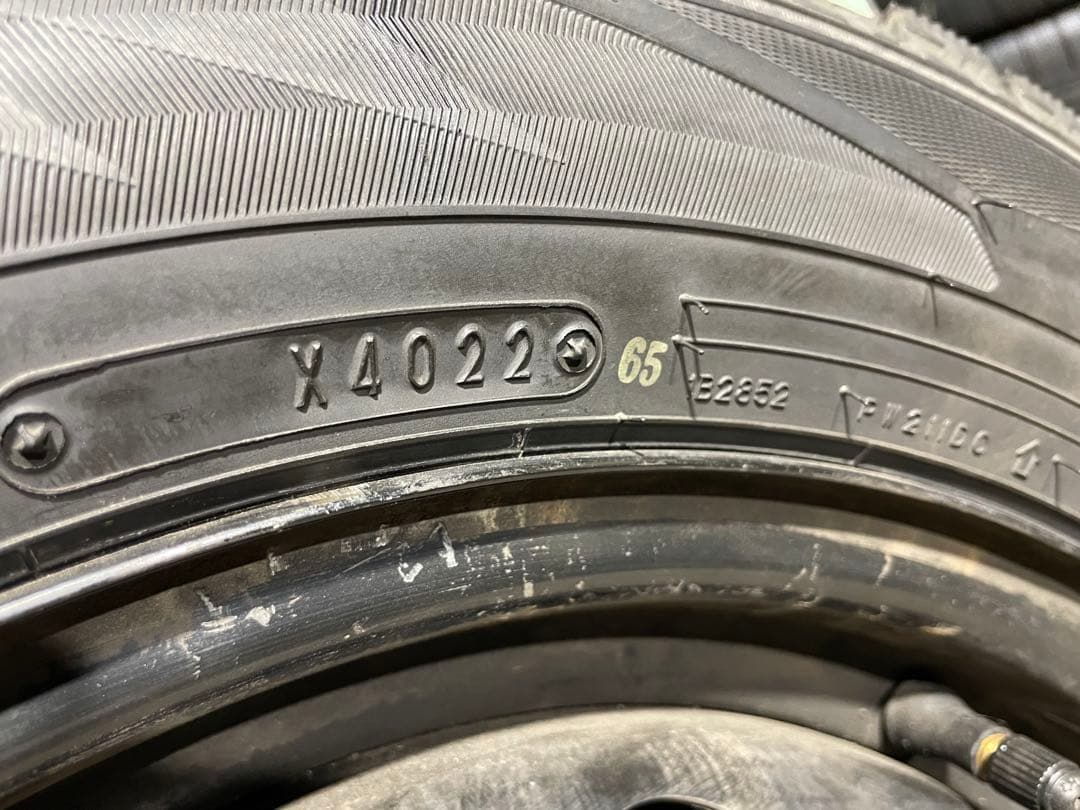 トヨタ純正アクア　ヴィッツ　フィールダー　175/65R15 新品スタッドレス