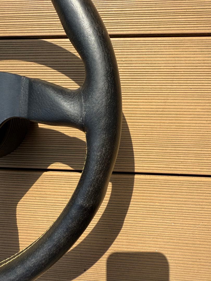 momo タイプ V35 ステアリングホイール