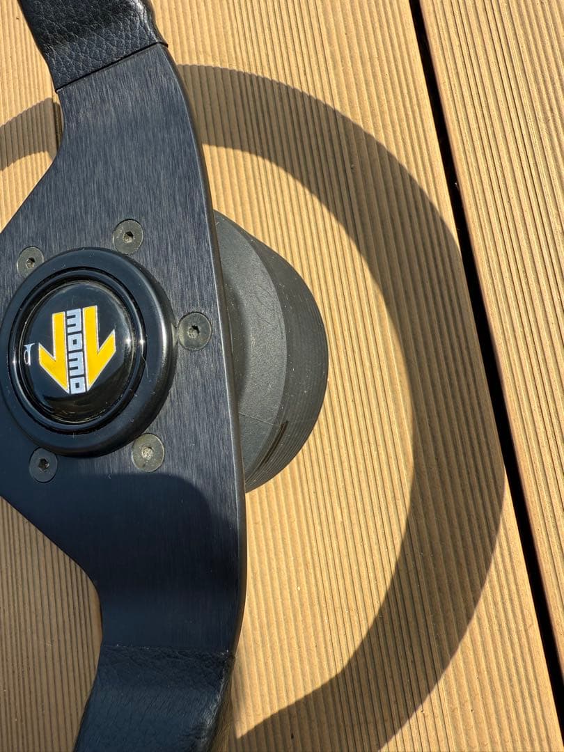 momo タイプ V35 ステアリングホイール