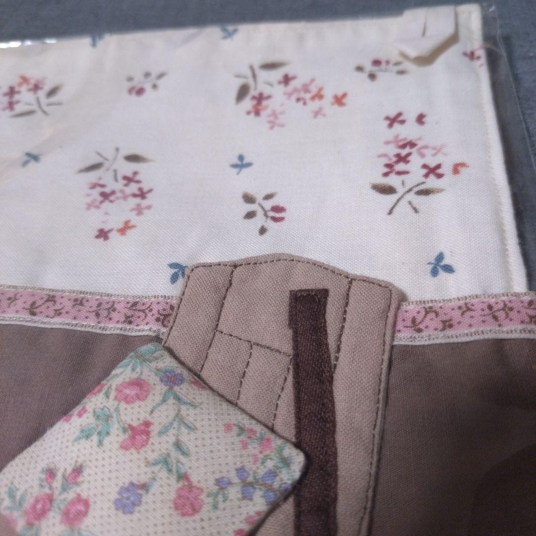 マニー 希少 美品 犬と椅子の刺繍インテリア装飾