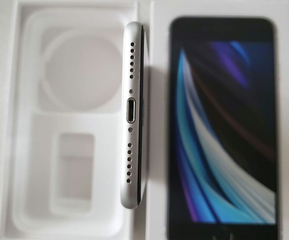 【美品】　 iPhone SE 第2世代 128GB ホワイト MXD12J／A