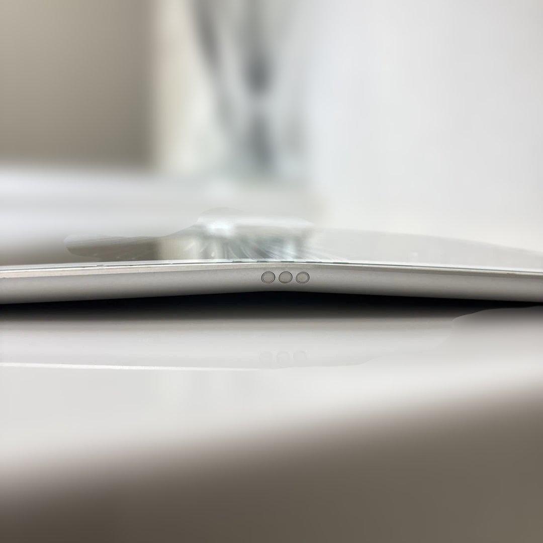 匿名発送　iPad本体 ひび割れありiPad（第8世代　変形　ジャンク品