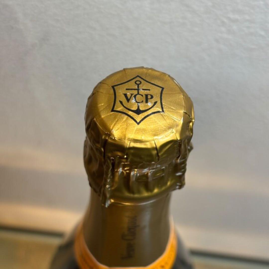 NA4837 4686 Veuve Clicquot ヴーヴクリコ イエロー