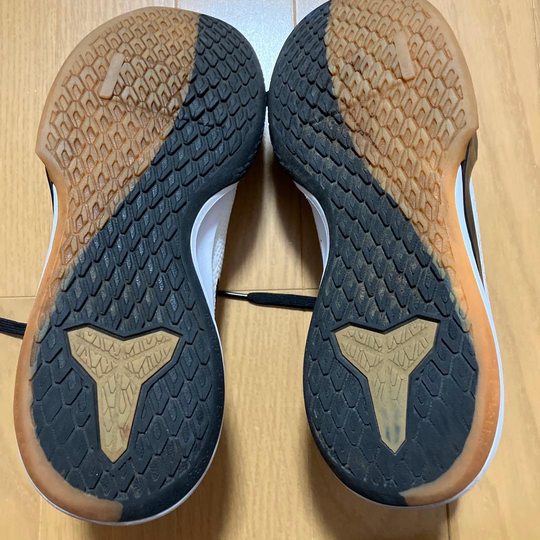 バスケットボールシューズ ホワイト/ブラック　NIKE KOBE 25.5cm
