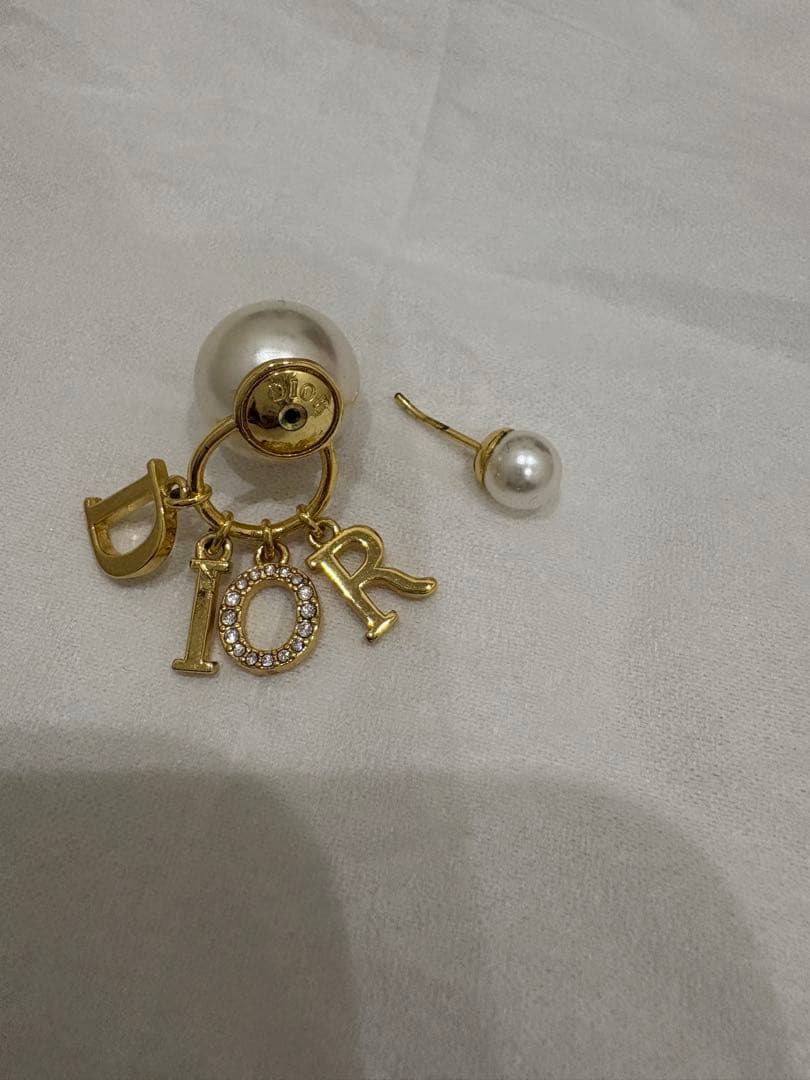 Dior パール チャーム ピアス片耳
