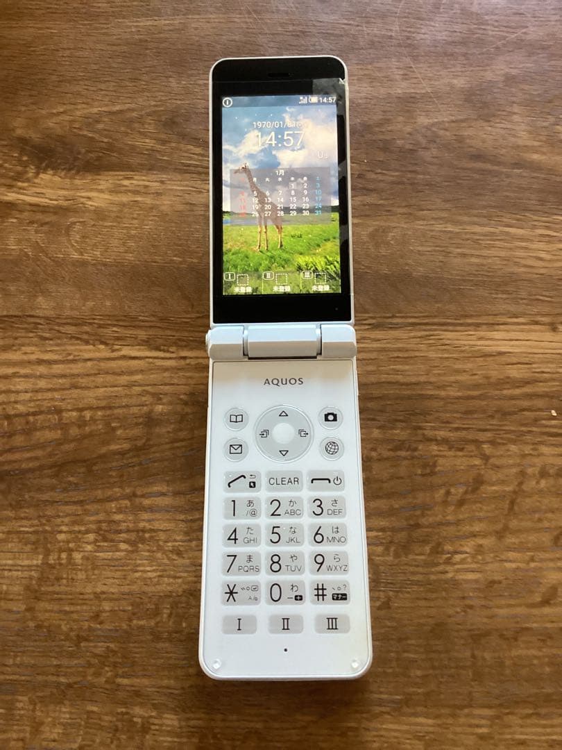 SHARP AQUOS SH-N01 在庫少。