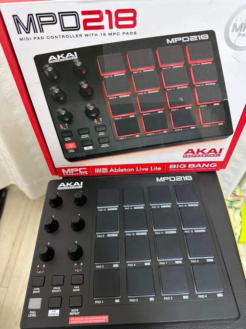 AKAI MPD218 MIDIパッドコントローラー