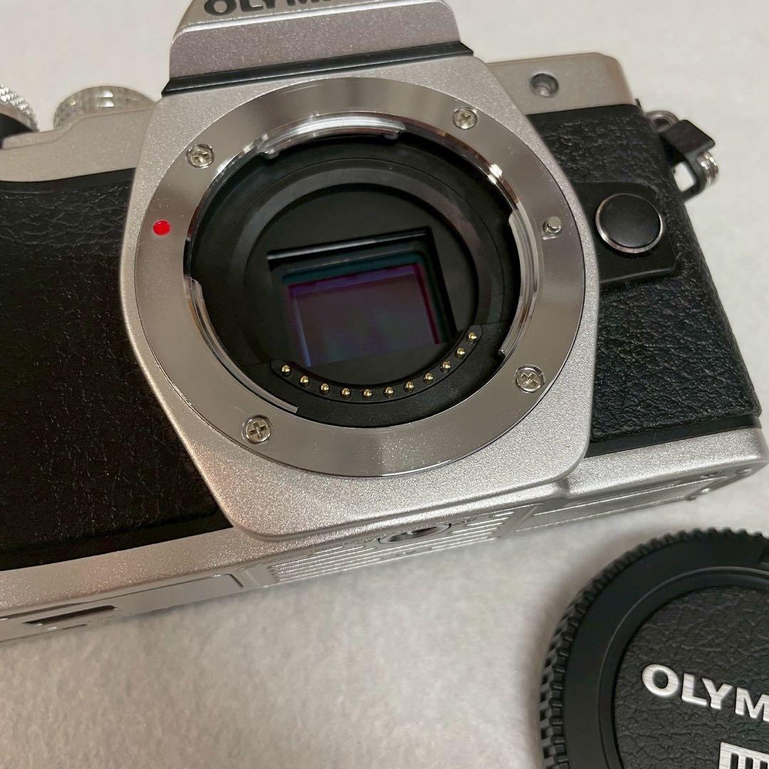 OLYMPUS オリンパス　OM-D E-M10 Mark II ミラーレス一眼