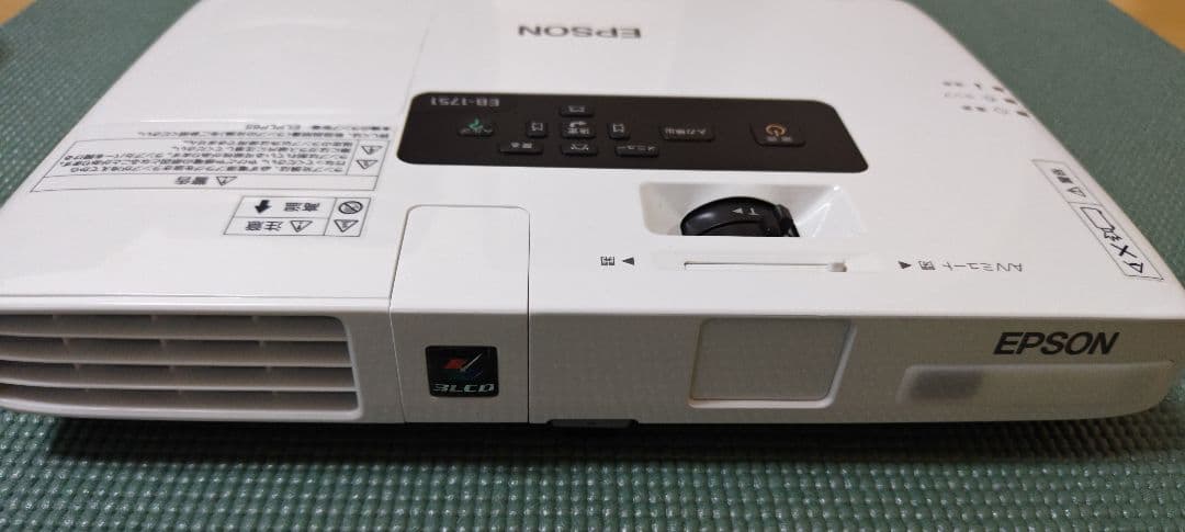 美品　プロジェクター エプソン EB-1751 持ち運びに便利なサイズ