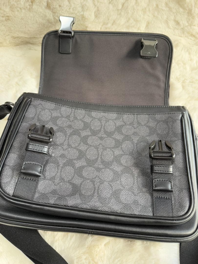 カズCOACH メッセンジャー クロスボディ シグネチャー レザーブラック