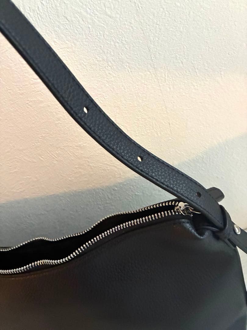 2回使用【soins】　牛革ミニマルショルダーバッグ