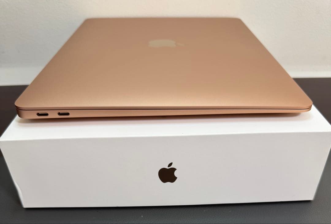 MacBook Air 2020。13インチ。500GBストレージ