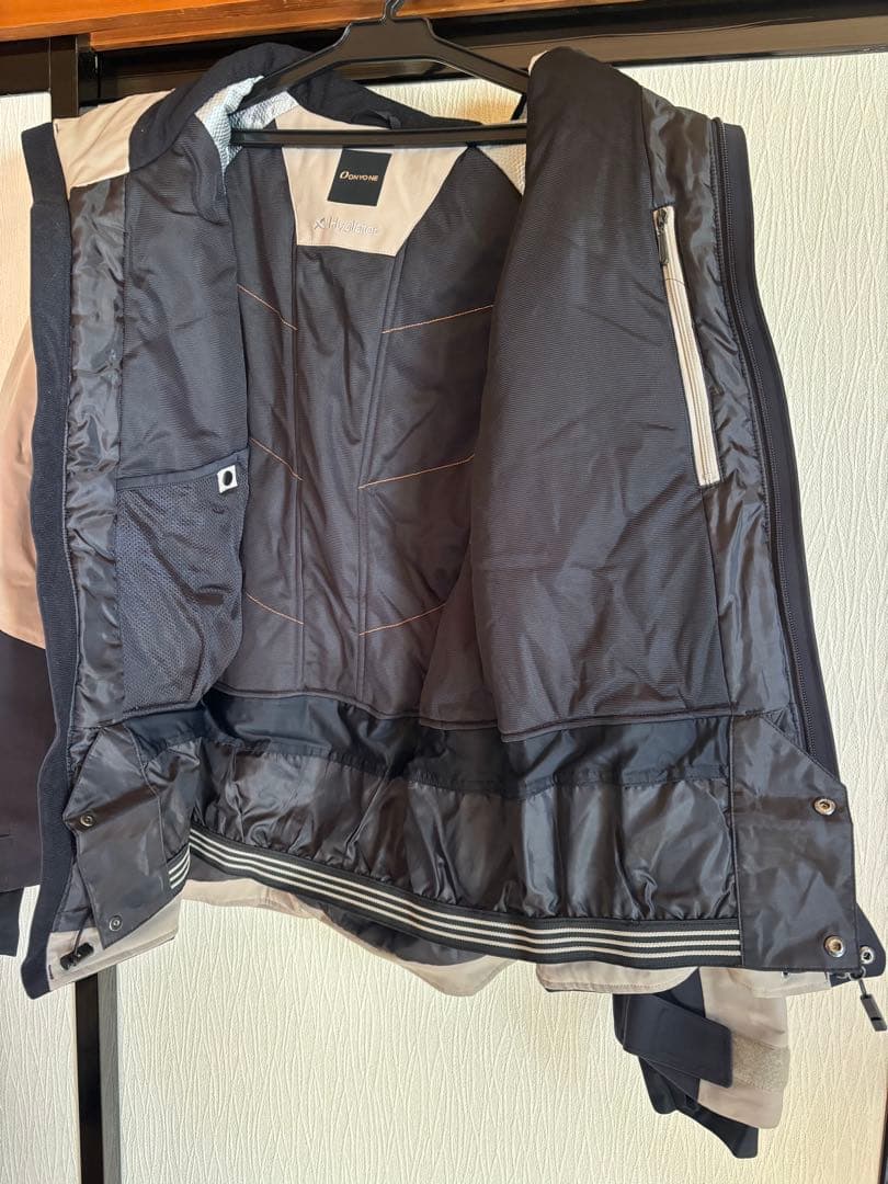 ONYONE デモチーム　スキーウエアー　上下セット　メンズＬサイズ