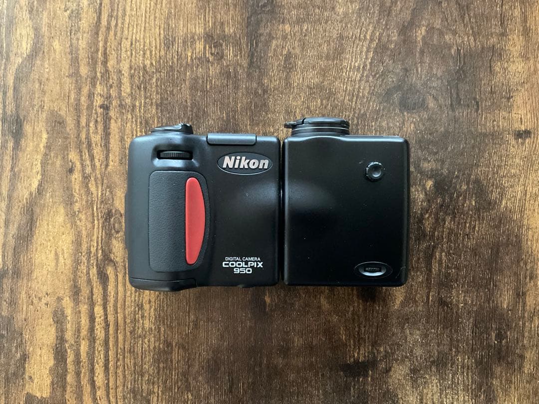 NikonニコンCOOLPIX 950 美品　(箱・書類全て有り)